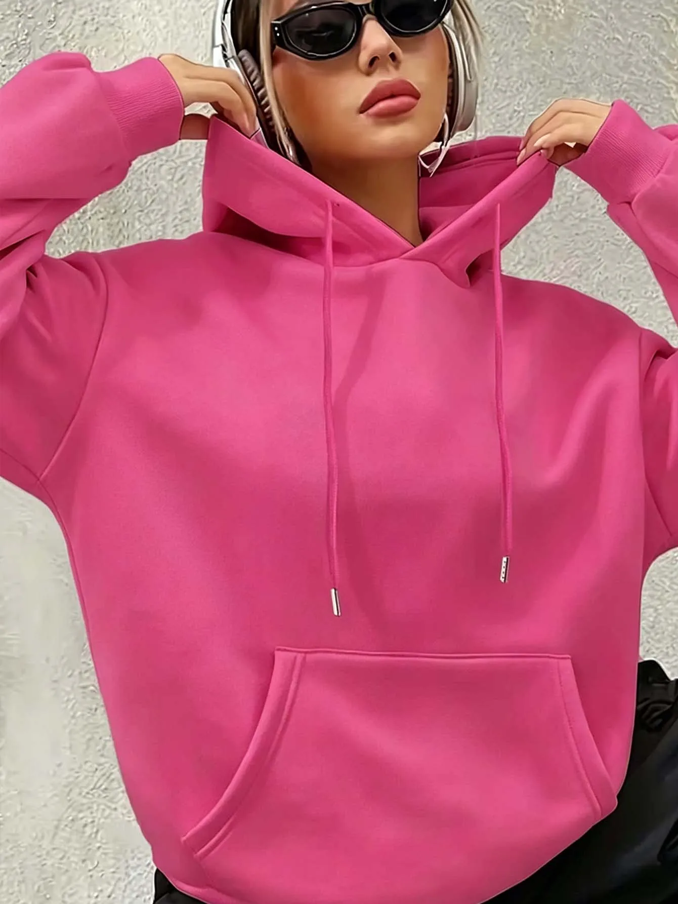 Women's loose-fitting hooded long-sleeved drawstring kangaroo pocket pullover hoodie, casual street style, autumn daily wear view 3
