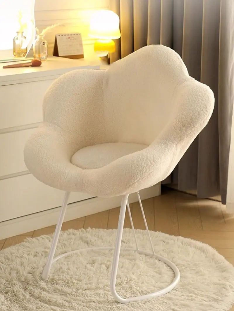 

Luxury Cream Aesthetic Makeup Stool with Plush Backrest - Petal-Shaped Vanity Chair for Bedroom & Nail Salons