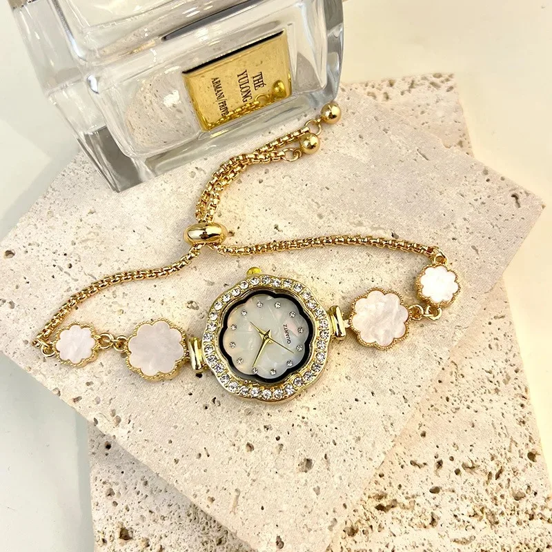 New Fashion Women\'s Niche Minimalist Temperament Flower Bracelet Watch Female Elegant Simple Flower Bracelet Quartz Wristwatches