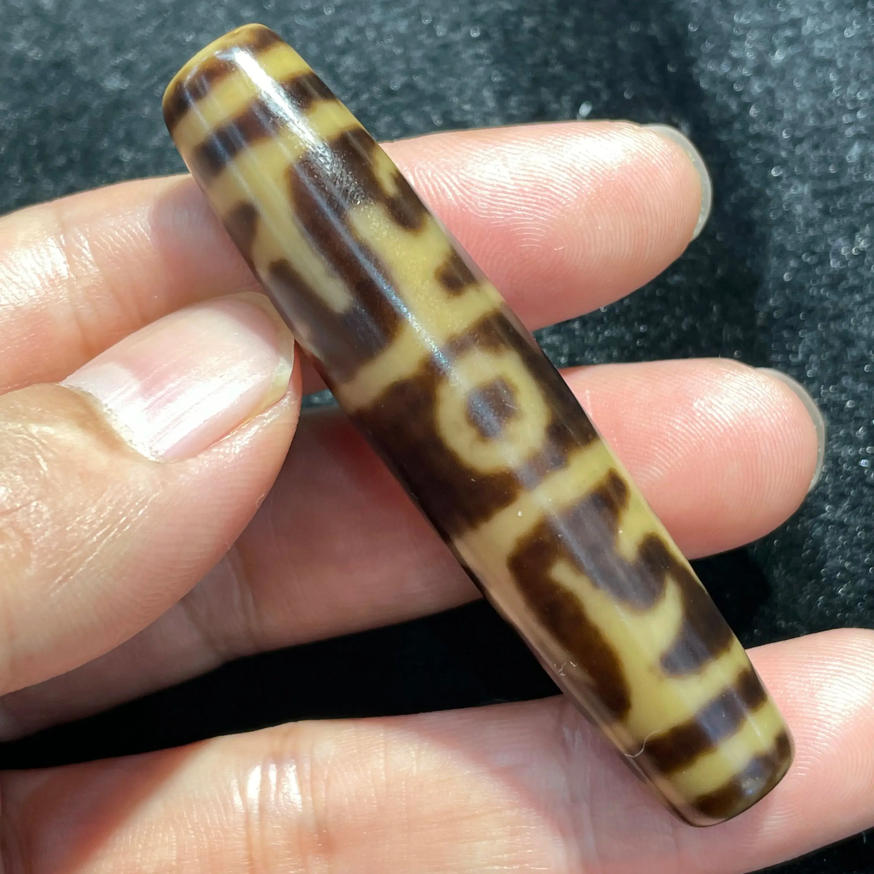 Energy Magic Tibetan Old Agate Ivory Color 3 Eyed Lianshifaqi Lotus Master Long dZi Bead Totem Amulet Pendant Jewelry Gemstone