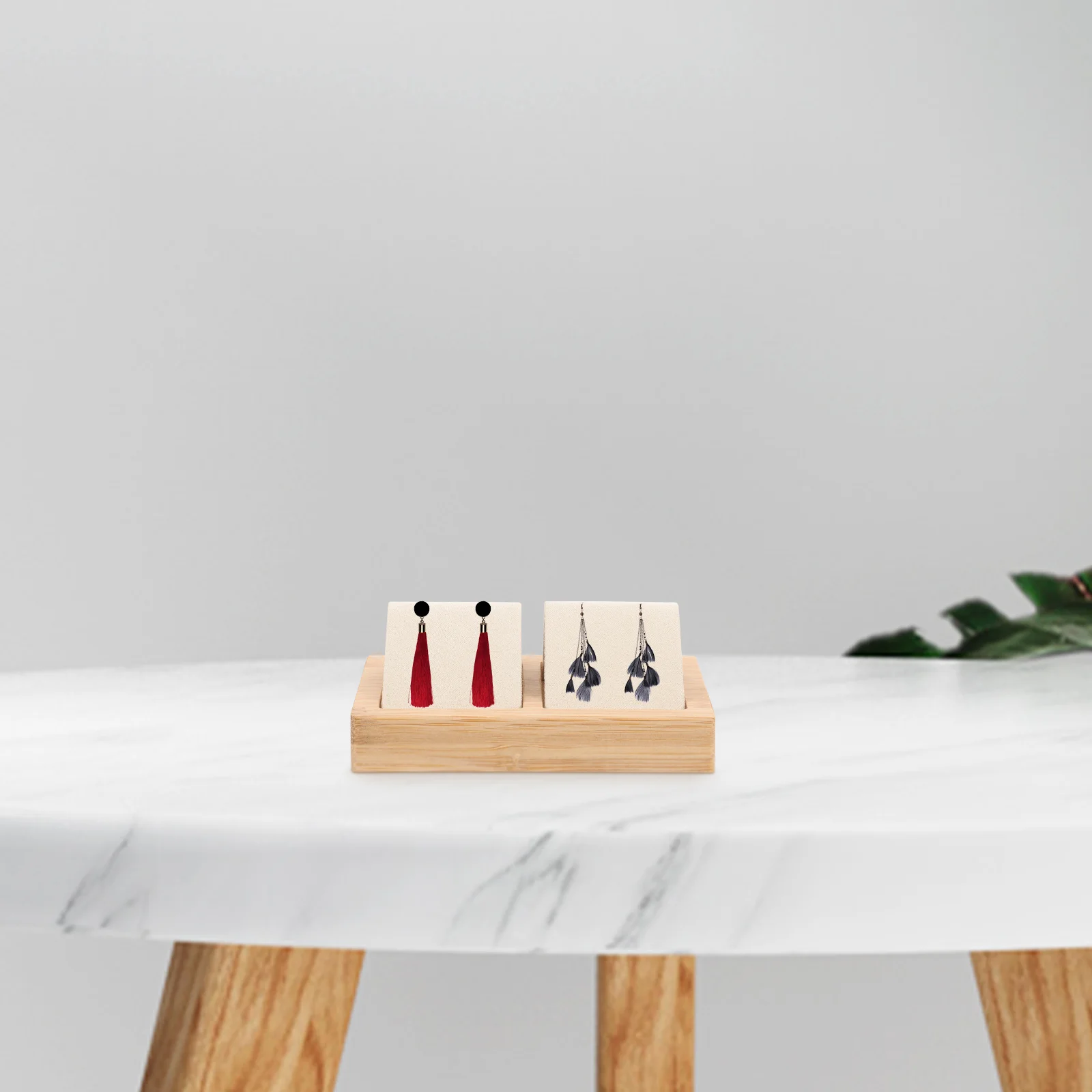 

Подставка для сережек-гвоздиков, бамбуковый держатель для ушей, небольшой легкий органайзер для хранения ювелирных изделий, туалетный столик, домашний магазин