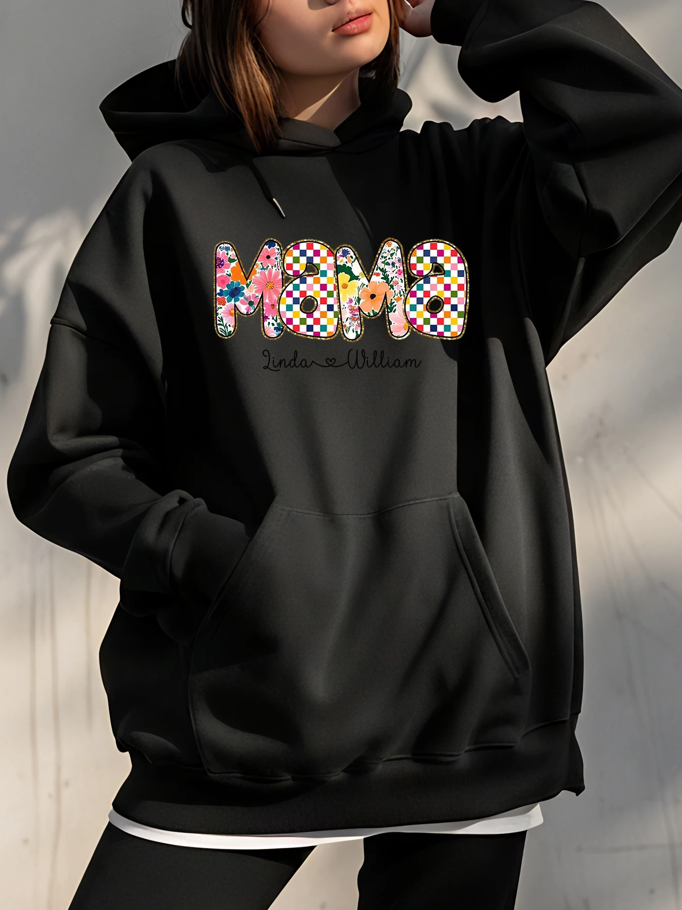 

Красочная толстовка с принтом мемов и персонализированной именной деталью Повседневная уличная одежда для женщин в городском стиле