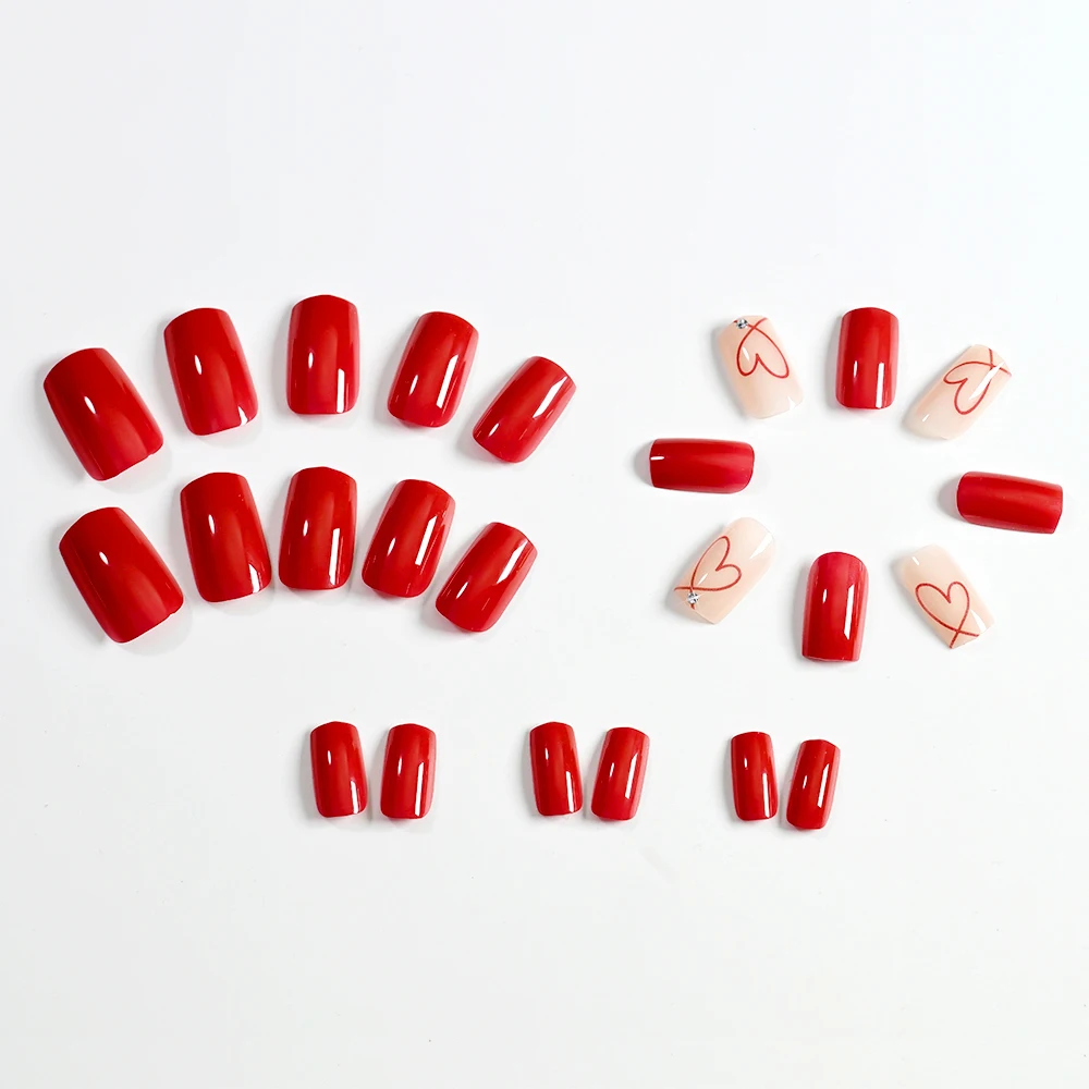 24 قطعة قصيرة مربعة لامعة الأظافر وهمية لعيد الحب الحلو شيك خط أحمر الحب القلب اضغط على الأظافر مجموعة مانيكير الأظافر كاذبة *