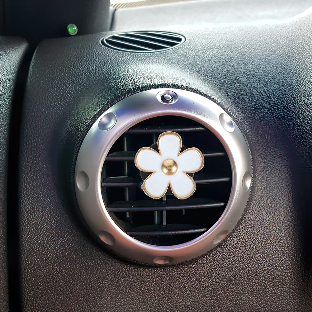 

8 Pcs White Daisy Fragrance Ornaments Car Diffuser Air Freshener Clips Vent Accessories Flower PVC Stylish Elegant Zinc Alloy