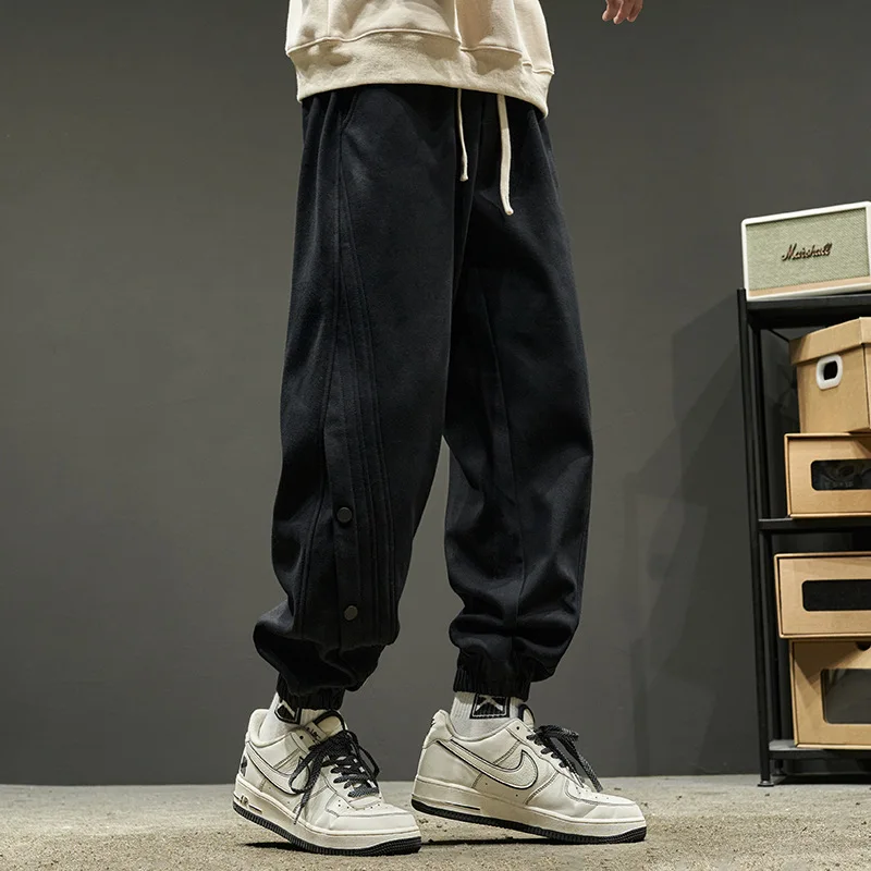 กางเกงวอร์มผู้ชายสีดำ กางเกงทำงานสไตล์ฮาราจูกุ กางเกงลำลองสำหรับผู้ชาย เสื้อผ้าผู้ใหญ่สไตล์วินเทจ มีเชือกผูก เอวหลวม สีพื้น สำหรับฤดูใบไม้ร่วง
