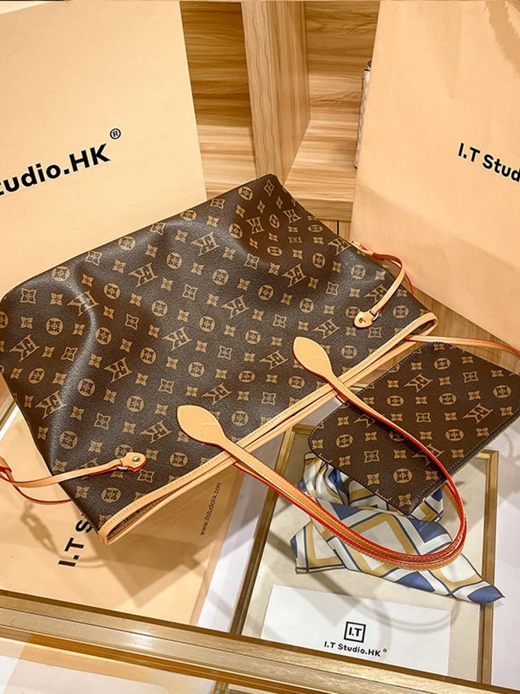 Hong Kong Large Capacity Women's Tote Bag 2026 New Fashion Leather Single Shoulder Bag for Office Workers Stylish And Practical