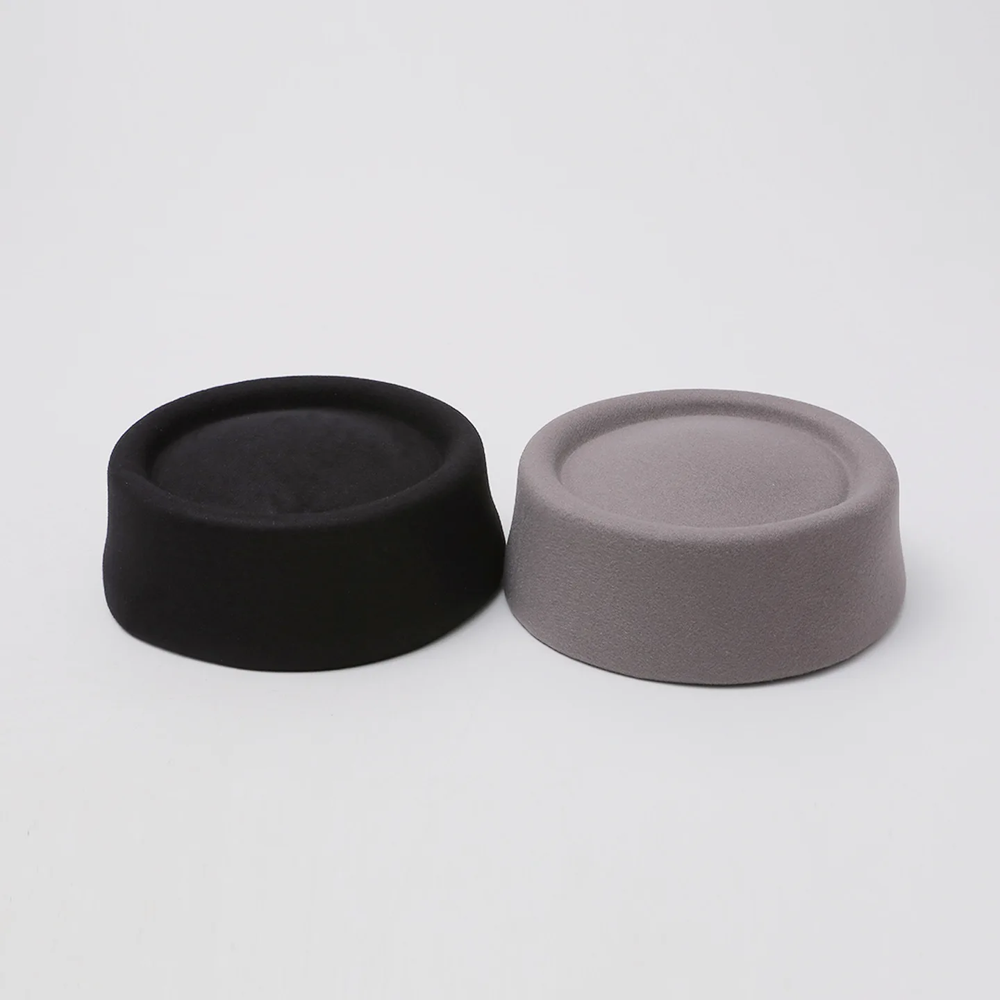 2026 Fashion New Winter Wool Basin Hat Female Flight Attendant Beret French Hepburn Style Retro Top Hat Medicine Box Hat