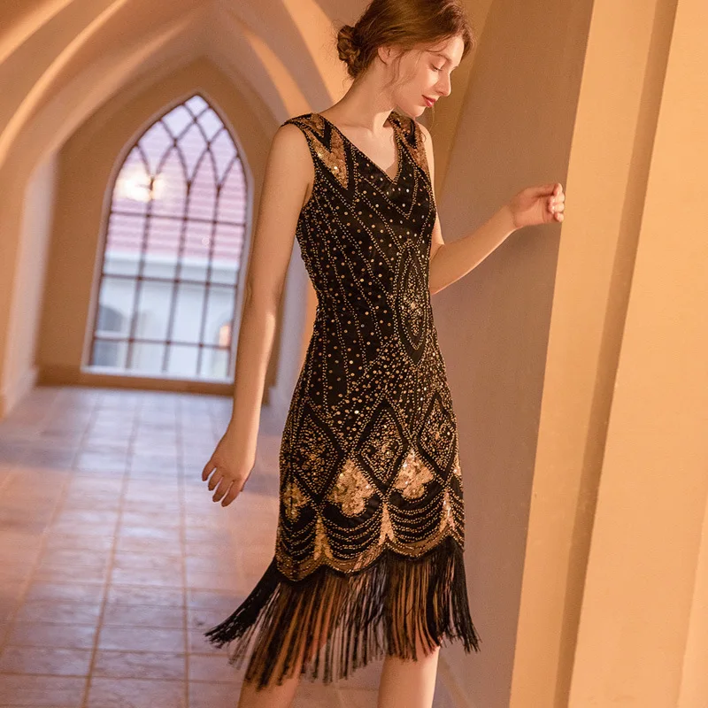 20s casual dress 1920s in maroon red with a sweetheart neckline These authentic Gatsby themed dresses are designed to recall the classic Shop 1920s Casual Glam |