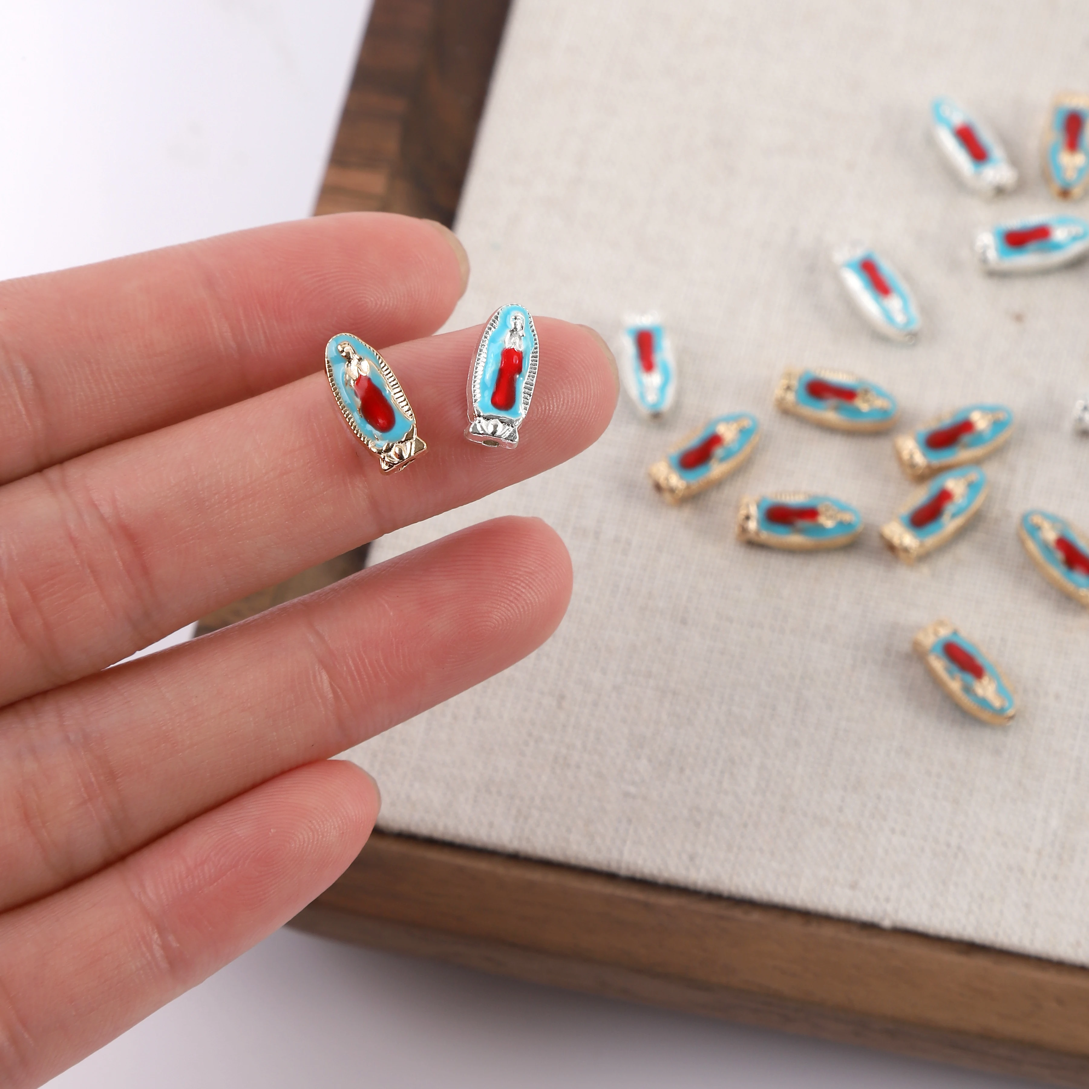 100pcs The Madonna perforated interval beads drop oil pendant can be used as a bracelet necklace