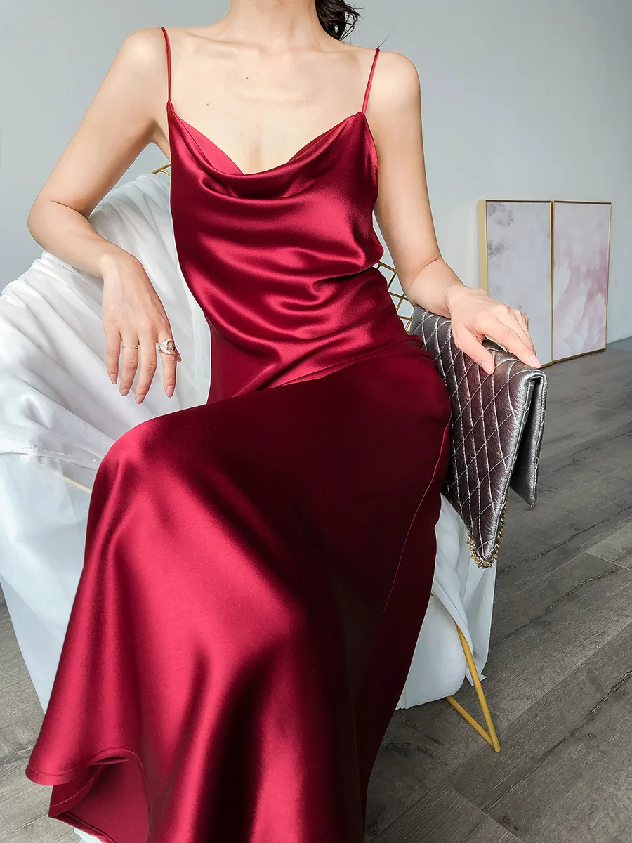 Keep your own fried! Triacetic acid satin dress super beautiful 45 degree diagonal cut swing neck wine red acetic acid strap