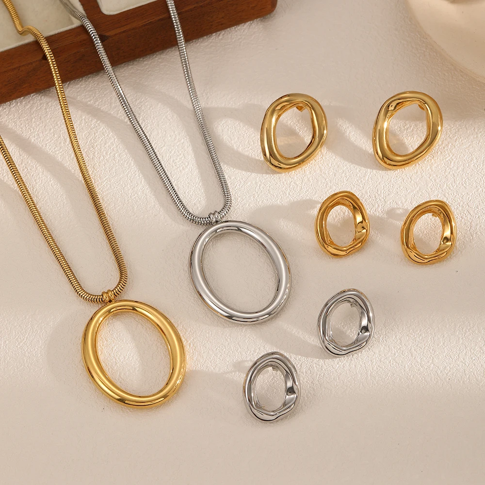 Minimalistisches Edelstahl-Halsketten- und Ohrring-Set mit Hohlmuster, 18K vergoldet, wasserdicht, Schmuckgeschenk für Frauen – Detail 2