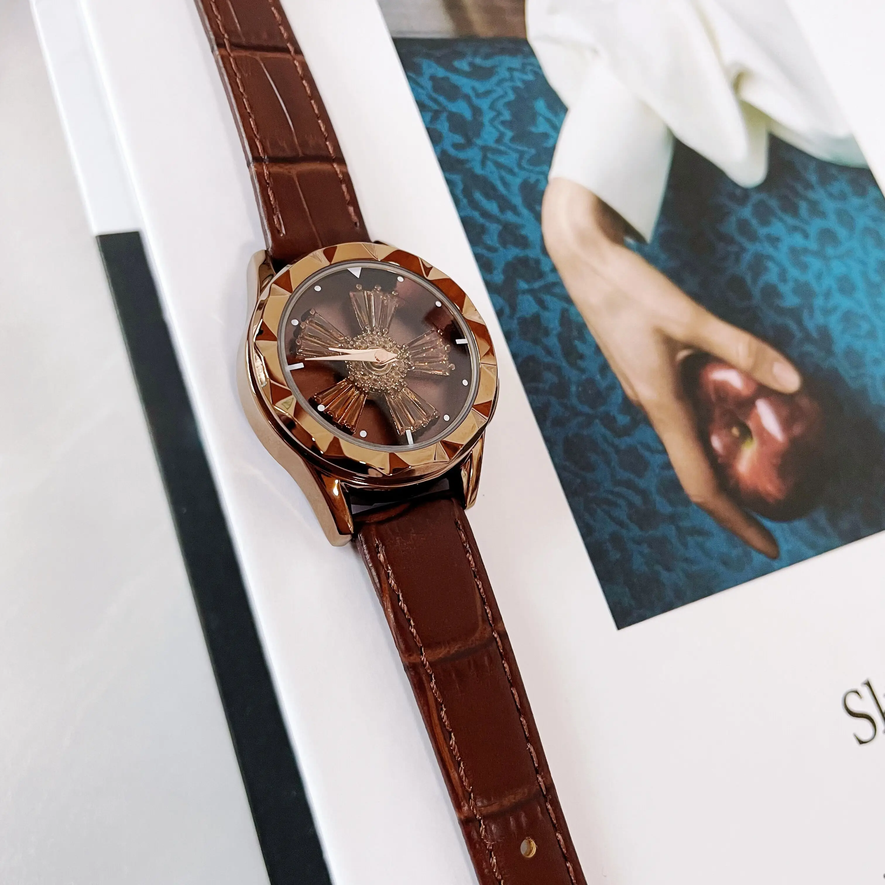 New vintage-style high-end women's watch, a genuine women's watch gift, a high-end luxury women's wristwatch for women.