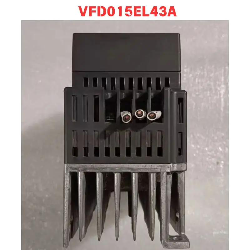 تستخدم VFD015EL43A العاكس اختبار وظيفي موافق التسليم السريع