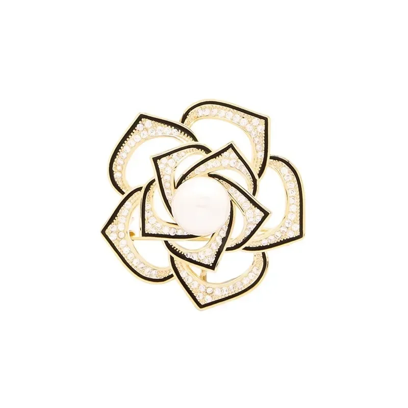 French Hollowed Camellia Flower Brooch Exquisite High-end Design Temperament Fragrance Style Simple Pin Accessories for Women