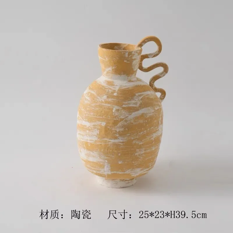 Modernes, minimalistisches, handgefertigtes Keramikvase-Ornament im Wabi-Sabi-Stil mit Ohren