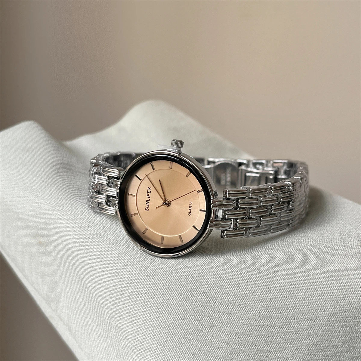 Elegancki zegarek damski z małą tarczą, lekki luksus, wykwintny, mały, uniwersalny, modny zegarek kwarcowy damski, prezent dla kobiet.