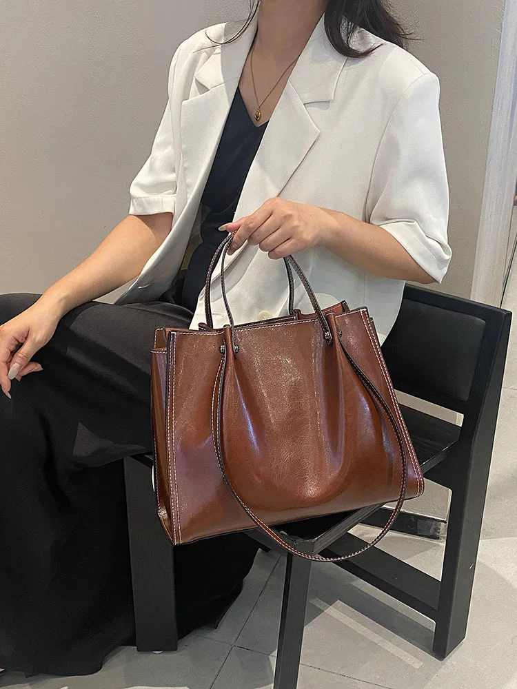 

Trendy Luxury Purse for Women Chic Designer Handbag with Textured Finish Ideal for Elegant Outfits and Occasions