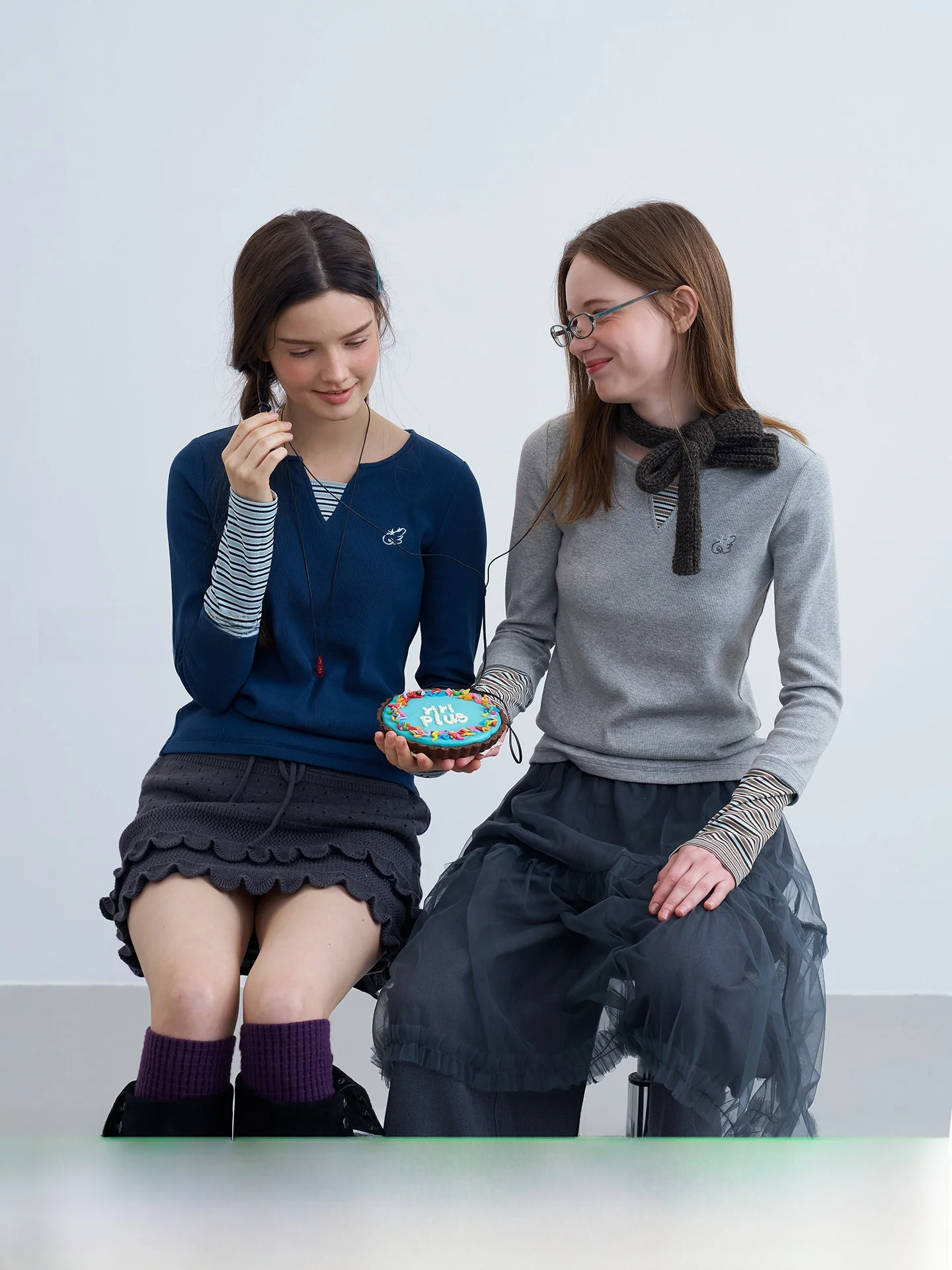 

Женская футболка Riverstone с V-образным вырезом и длинными рукавами, в полоску, облегающая, имитация двухслойности, из смесового хлопка со спандексом