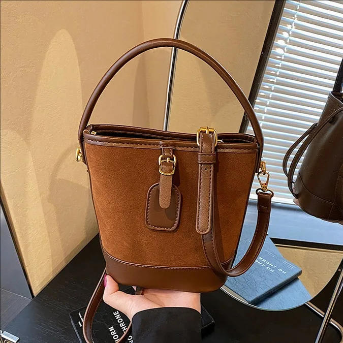 

2025 Fall Winter Luxe Tote Bag Chic Bucket Purse for Women Versatile Shoulder Bag Fashion Crossbody Tote Elegant Commuter Bag​