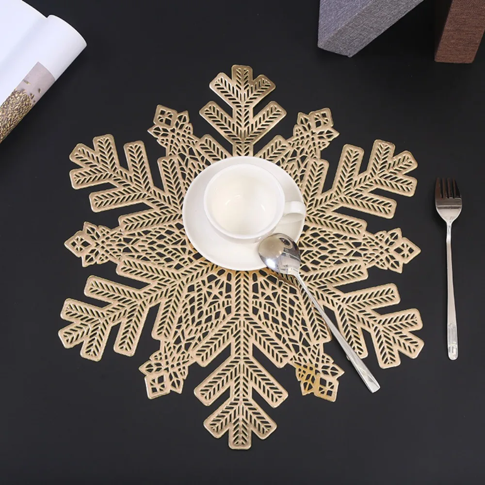 

4pcs Heat Resistant Christmas Snowflake Placemat Washable Hollowe Table Mat Non-Slip PVC Insulation Pad Banquet