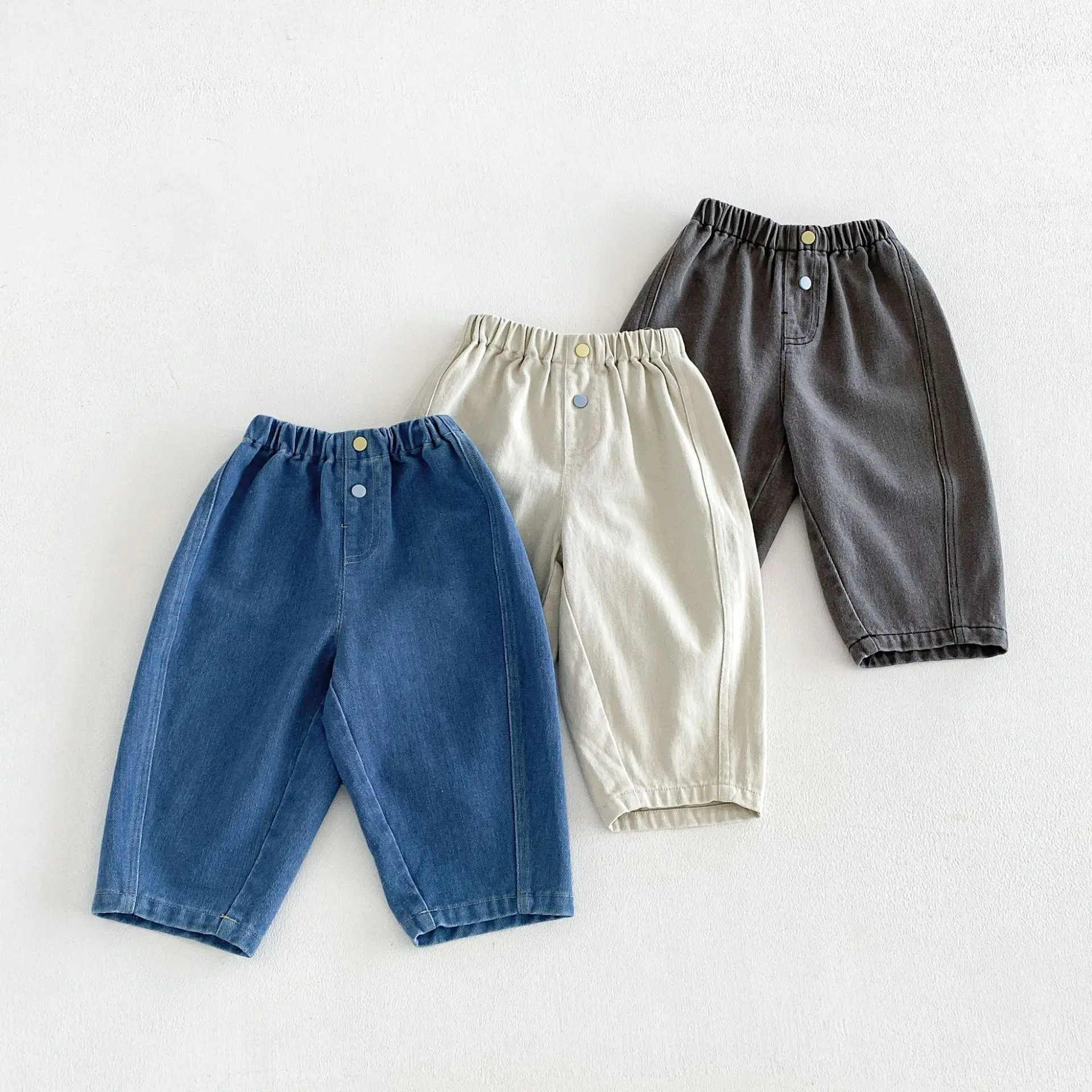 2026 Herbst Kinderhosen Einfarbige Mädchen-Jeanshosen Schlichter Stil Herbst-Jeans für Jungen Weiche Haremshosen – Detail 7