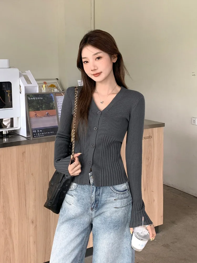 

Retro V-Ne Knitted Button Cardigan Women's ort Sle Korean Slim Fit Lazy Sweater Thinming Small irt Top