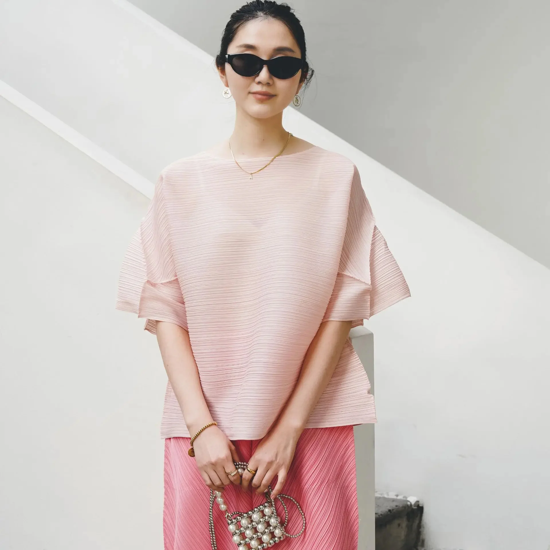 T-shirt da donna Miyake pieghettata moda SOLID allentata GRANDE taglia O-collo manica svasata T-shirt femminile Top Tide