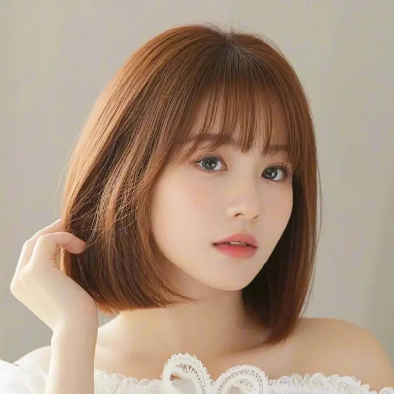

Светло-коричневые короткие прямые волосы, прическа боб, синтетический парик для вечеринки, парик для косплея на Хэллоуин, комплект париков для ежедневного использования, горячепрессованные волосы