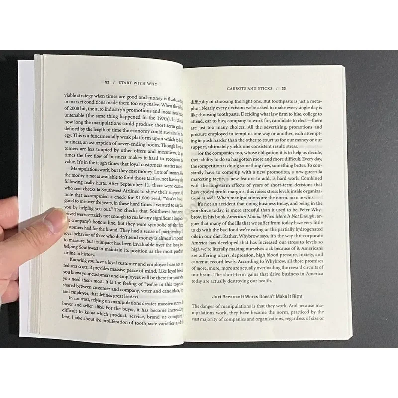 Start with Why By Simon Sinek How Great Leaders Inspire a todos para tomar libros de acción de novelas económicas y de gestión