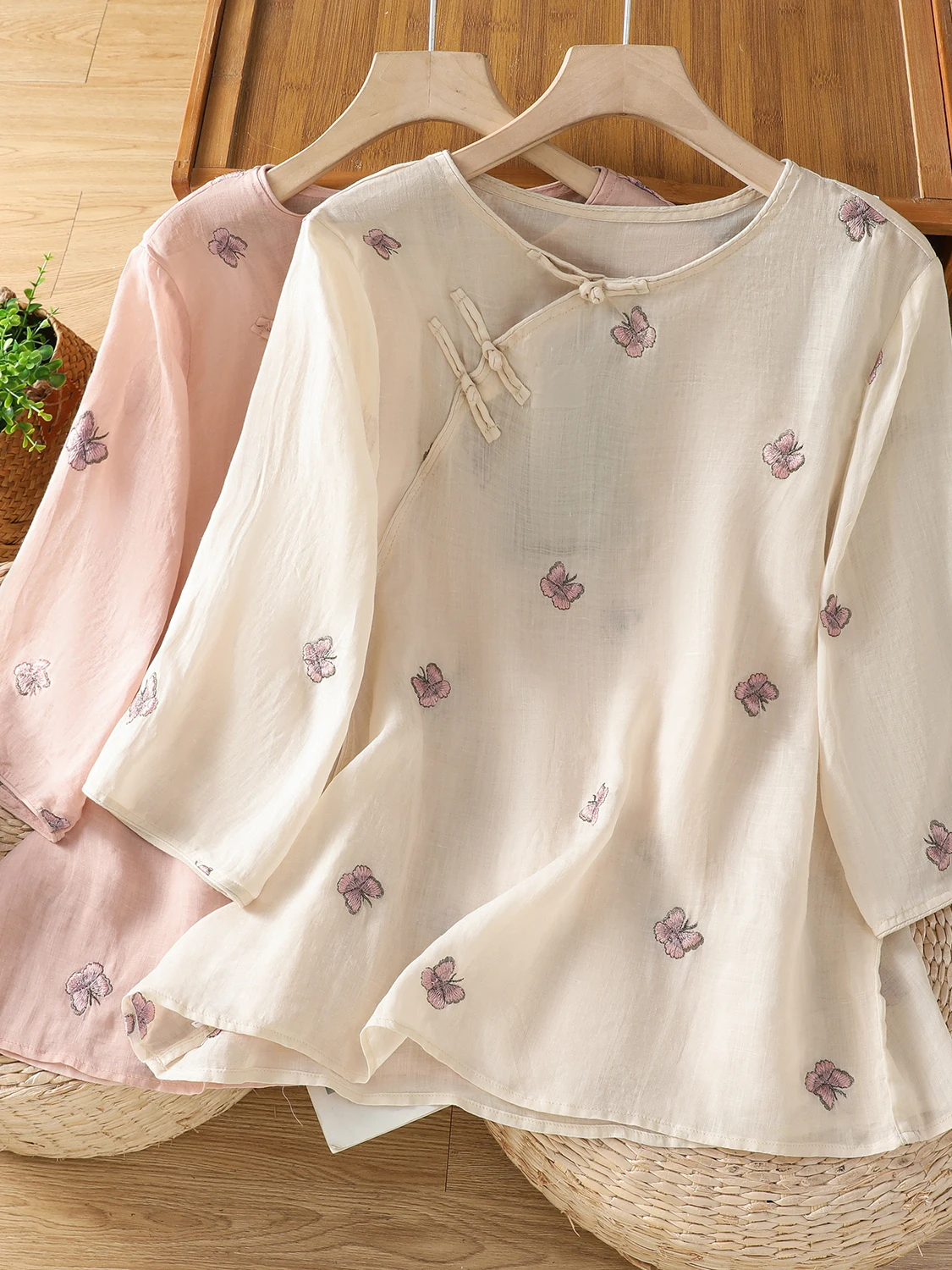 

New Chinese Sle Embroidered Loose Casual Women's irt Tee-Quarter Sve Summer New Arrival Faionable Loose Fit Top