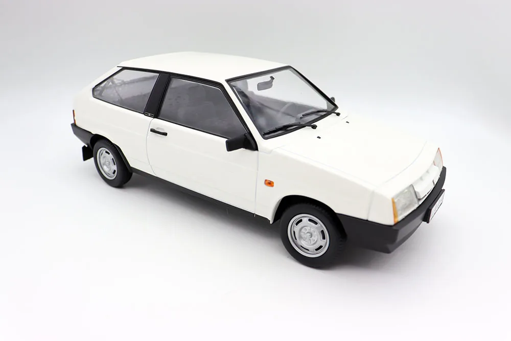 PSM 1/18 Scale Lada 2108 Samara 1989 White Die-Cast Model Toys USSR Car Metal Vehicle Toy For Collection Gift