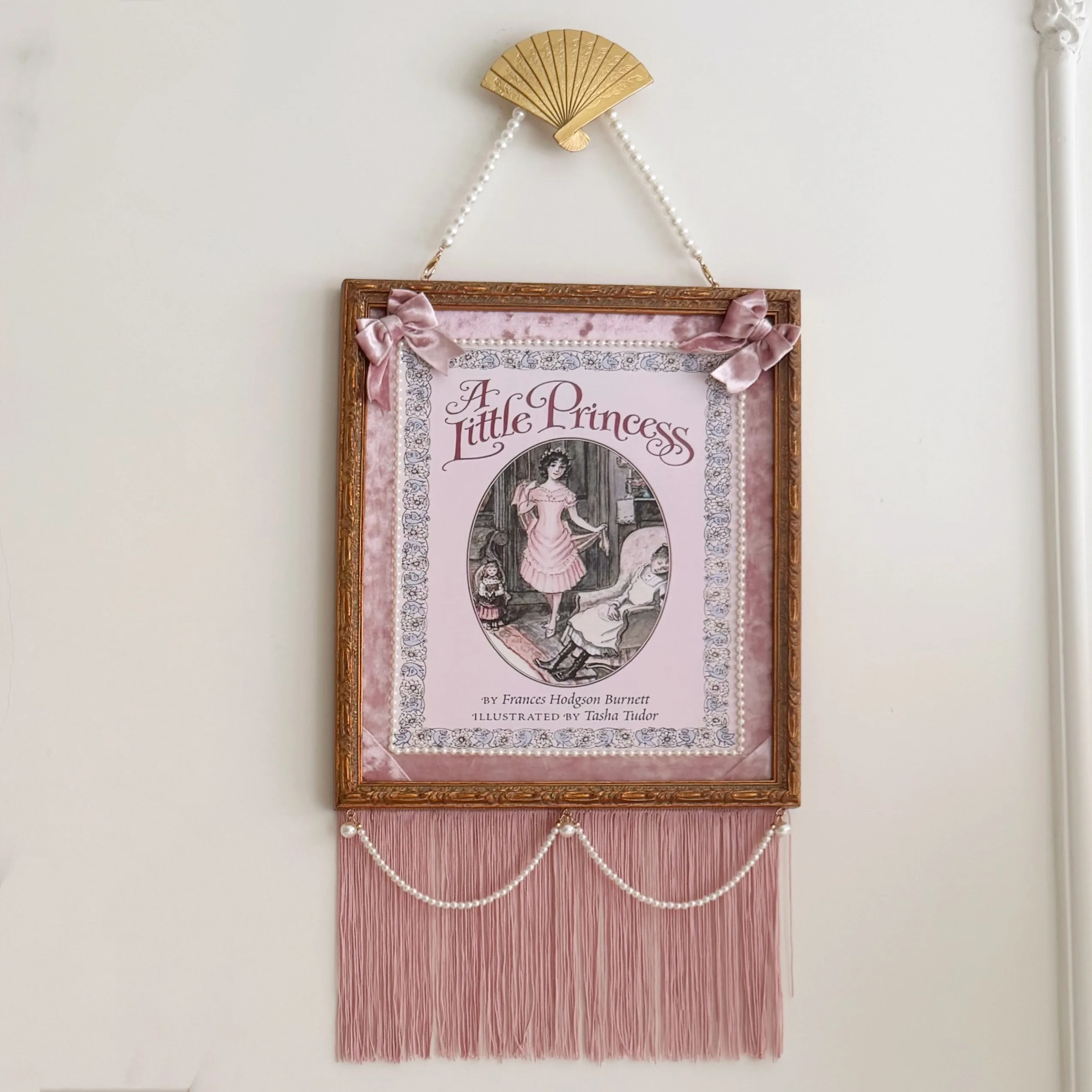 Medieval style retro girl style, knot tassel pink pendant, bedroom decoration painting, wedding room hanging painting