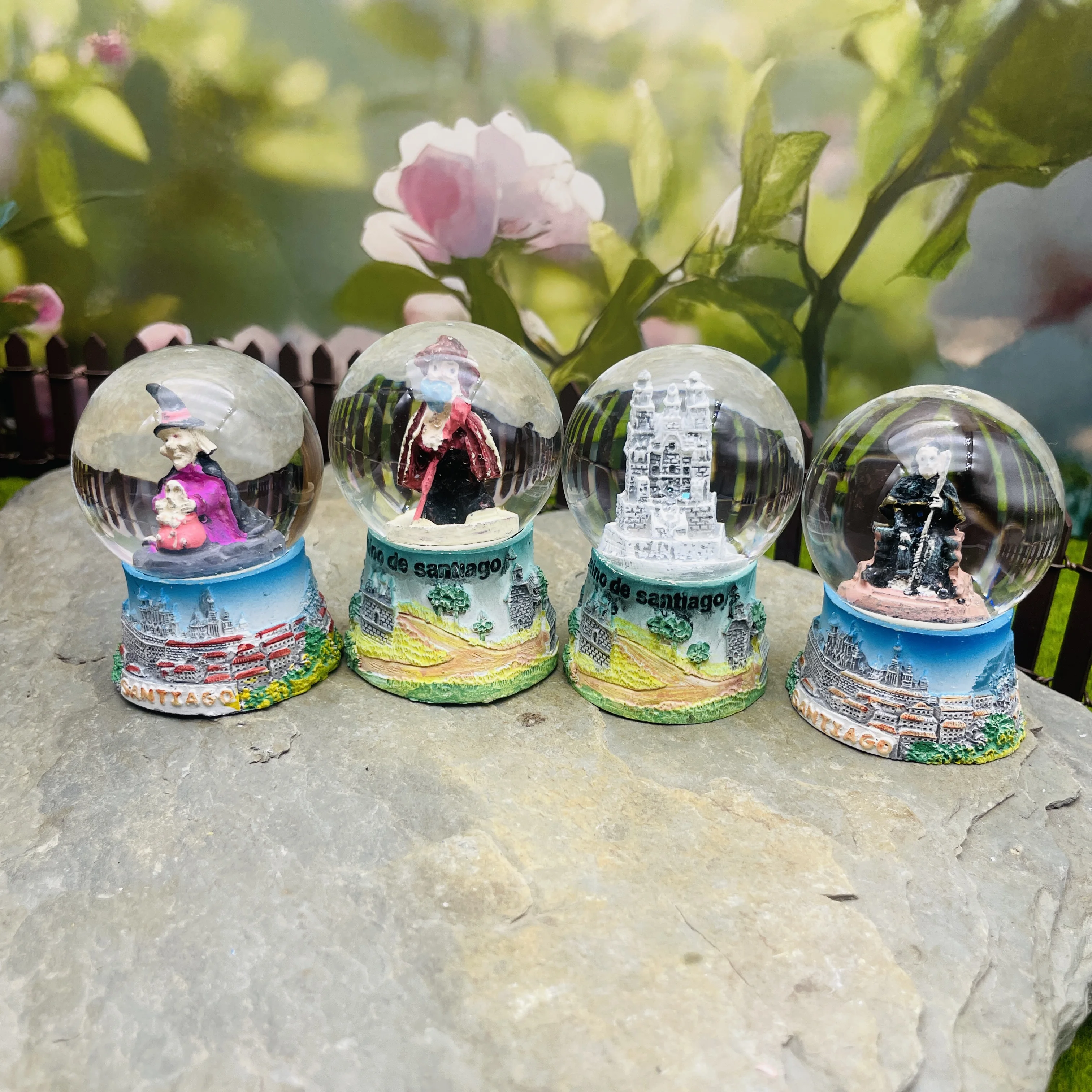 Resin Snow Globe Ornaments - World Tourist Souvenir Lighthouse/Taj Mahal/Budapest/Santiago Mini Water Globe Home Desk Decor Gift