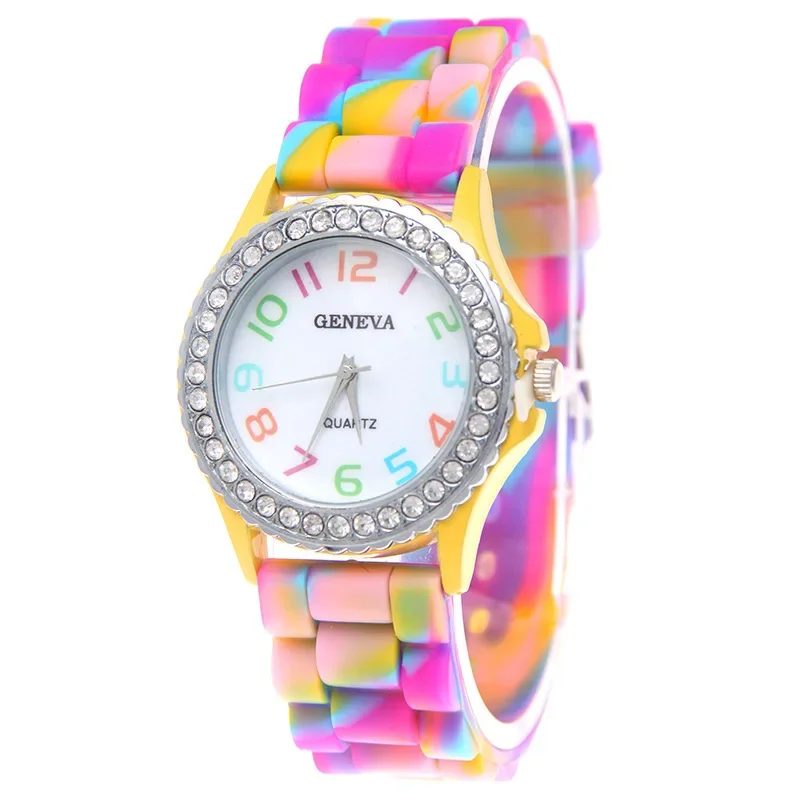 Neue Regenbogen Mode Frauen Uhren Luxus Camouflage Diamant Frauen Quarzuhr Mädchen Silikon Wasserdichte Kleid Uhr Weibliche Uhr