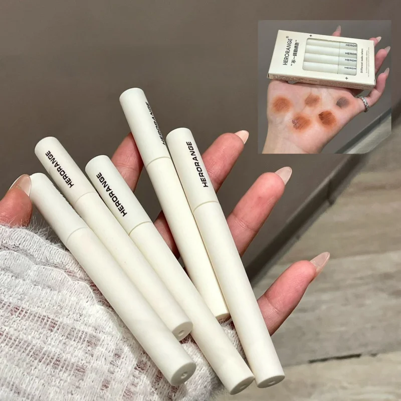 

HERORANGE High Street Nude Lip Glaze Натуральный нюдовый оттенок, подчеркивающий цвет лица.