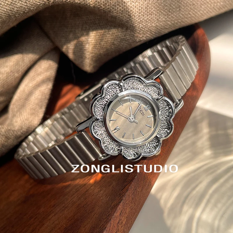 Women Petal Gold Quartz Watch Vintage Round Clock Waterproof Steel Belt Elegant Temperament Women Watches Luxury