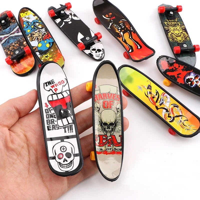 20Pcs Cartoon Skull Finger Skateboard Game Toy for Kids Birthday Party Favors Halloween Pinata Fillers Guest Gifts School Prizes