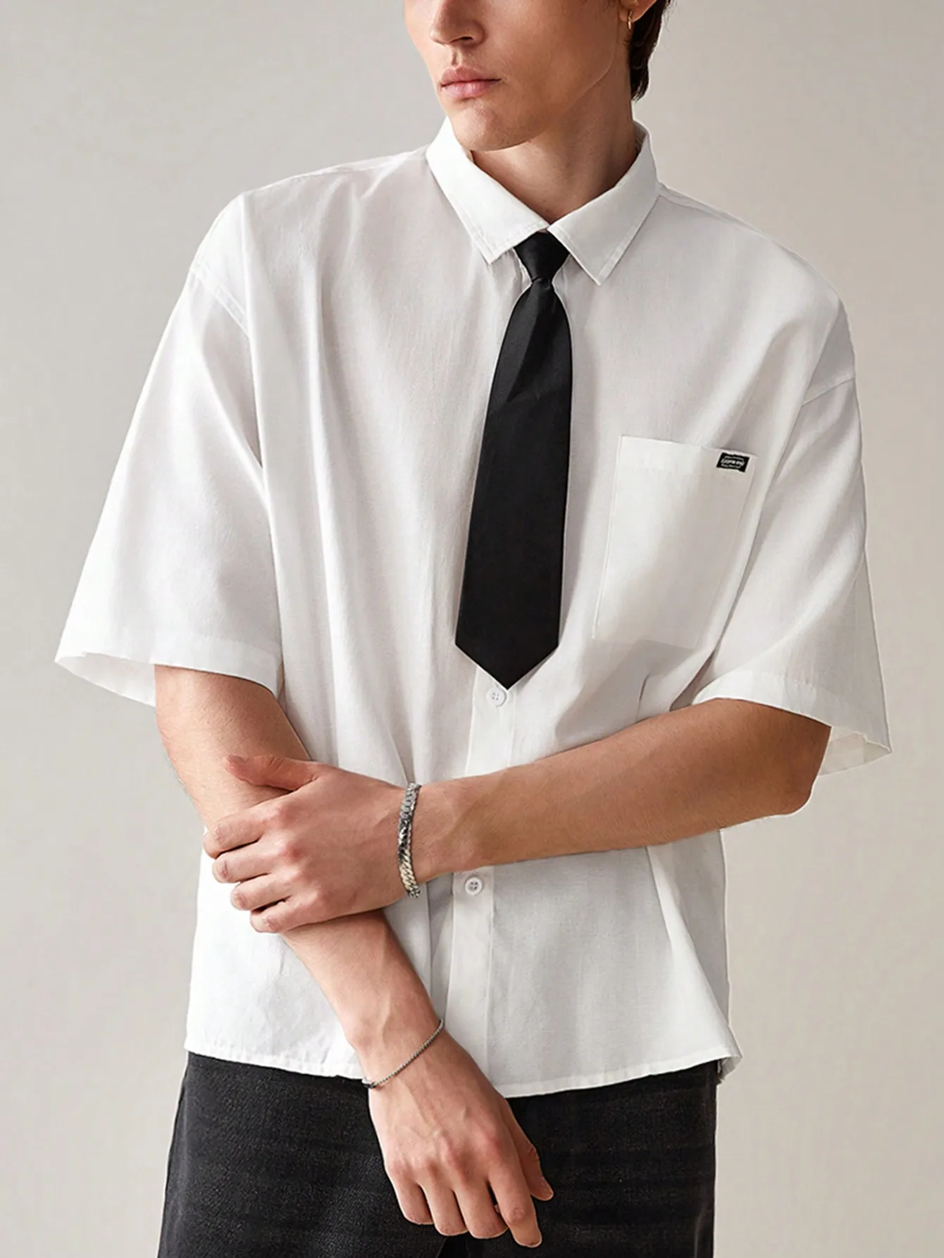 

Мужская свободная рубашка с коротким рукавом и галстуком, однотонная белая, повседневная, на пуговицах