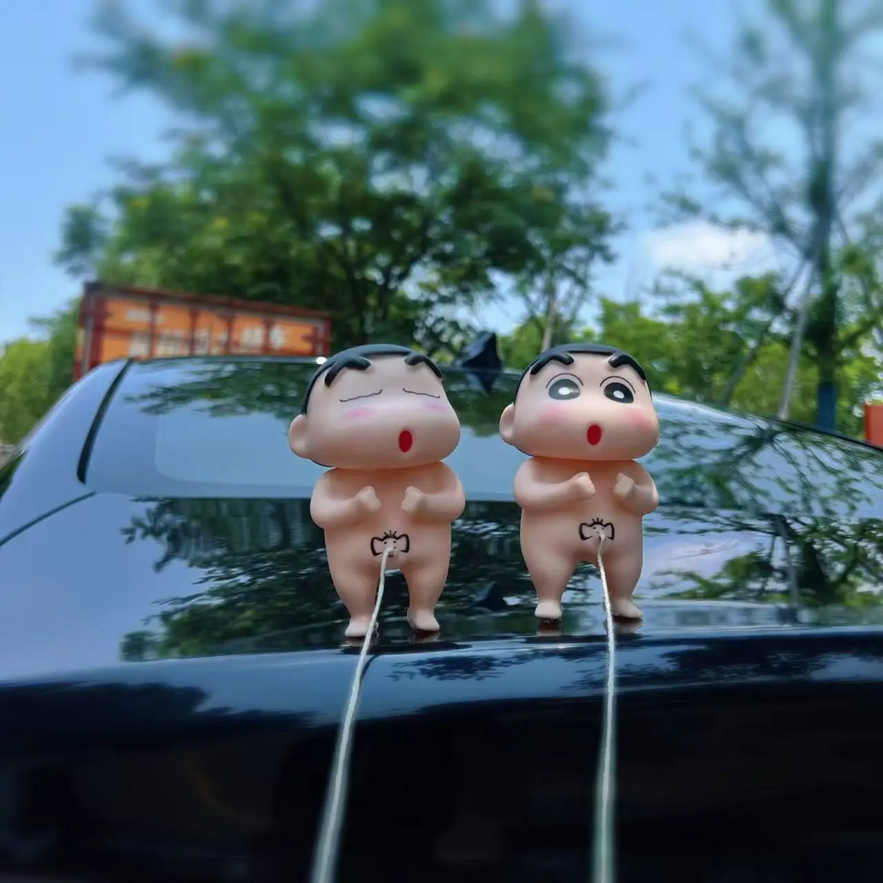 Figurine d'action en PVC, Crayon Shin-chan q-version kawaii, posture urinaire, modèle de jouets, ornements décoratifs automobiles, cadeaux