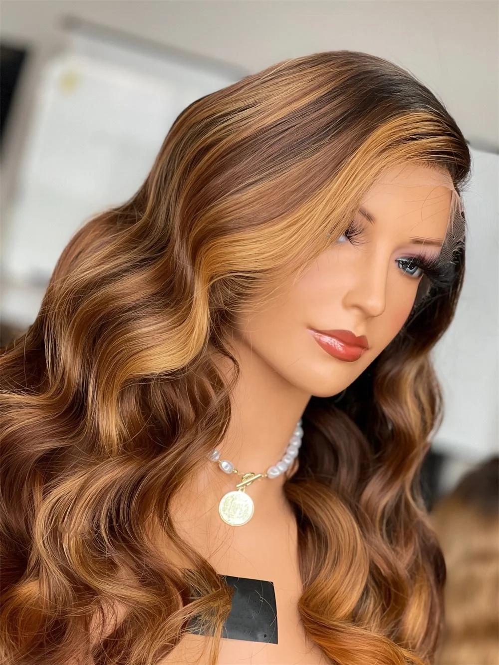 

Выделите блондинку 13x4 HD Парик из натуральных волос на кружеве Объемная волна 13x6 Парики из натуральных волос на кружеве 4/27 Цветной парик из человеческих волос 100%