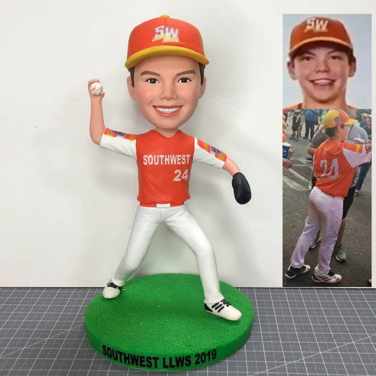 

Custom Baseball Player Bobblehead Personalized Baseball Catcher Figurine Handmade Full Body Clay Figure Gift For Baseball Fans
