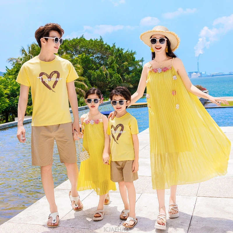

2025 New Beach Family Outfits Mom Daughter Dress Father Son Tshirt Pants Set Vestido Kids Summer Vacation Seaside Twin Costume