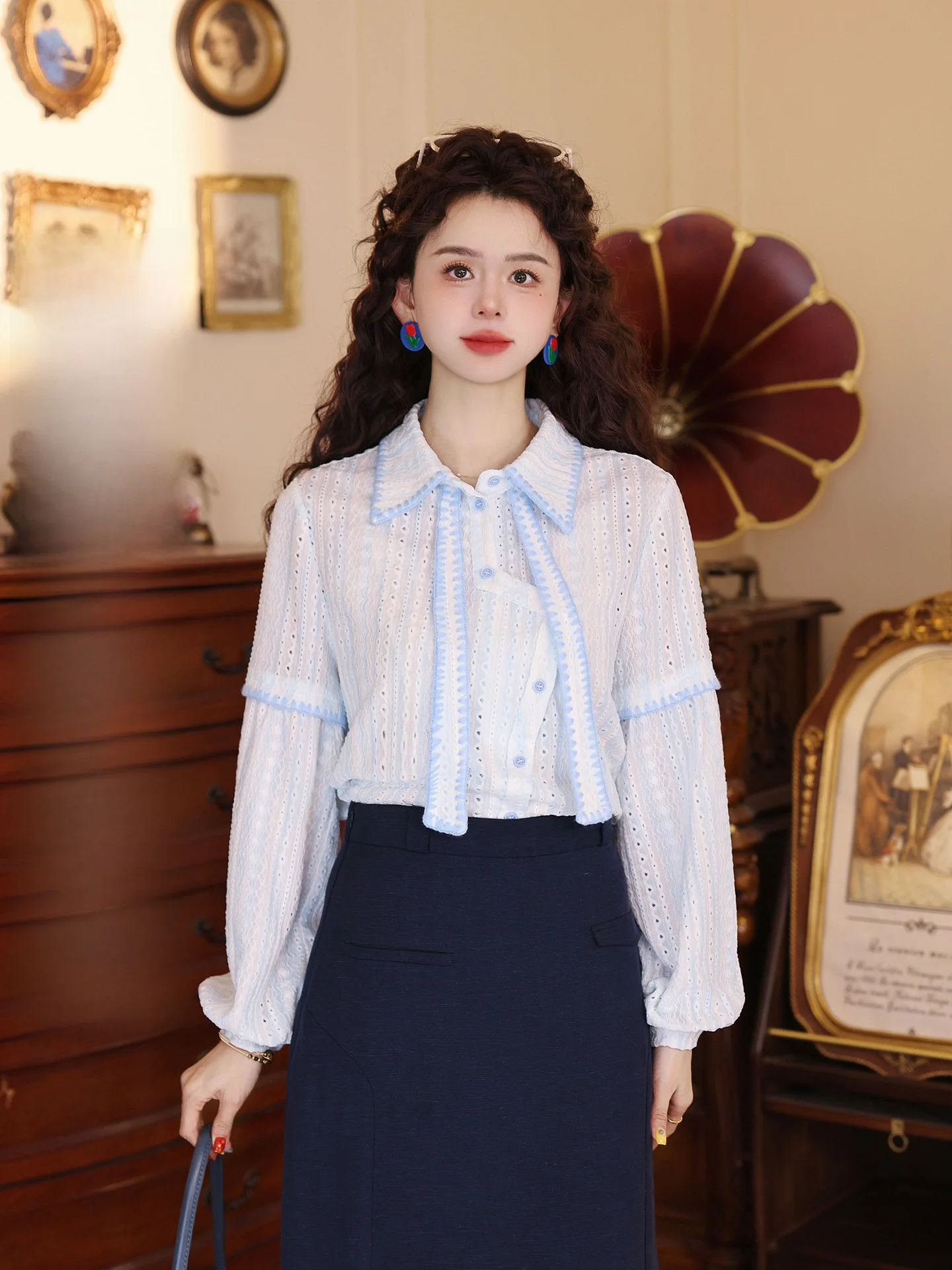 

Chen Jiajie Cloud Shadow Early Spring Beautiful Tie Women's Design Sense Small Audience Splice Match Shirt Vintage Style ...