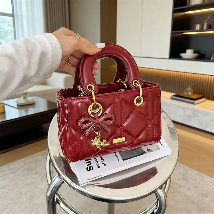 

Effortlessly Chic Designer Diaper Bag For Women Luxury Leather Tote Elegant Crossbody Bag Simple Glamour