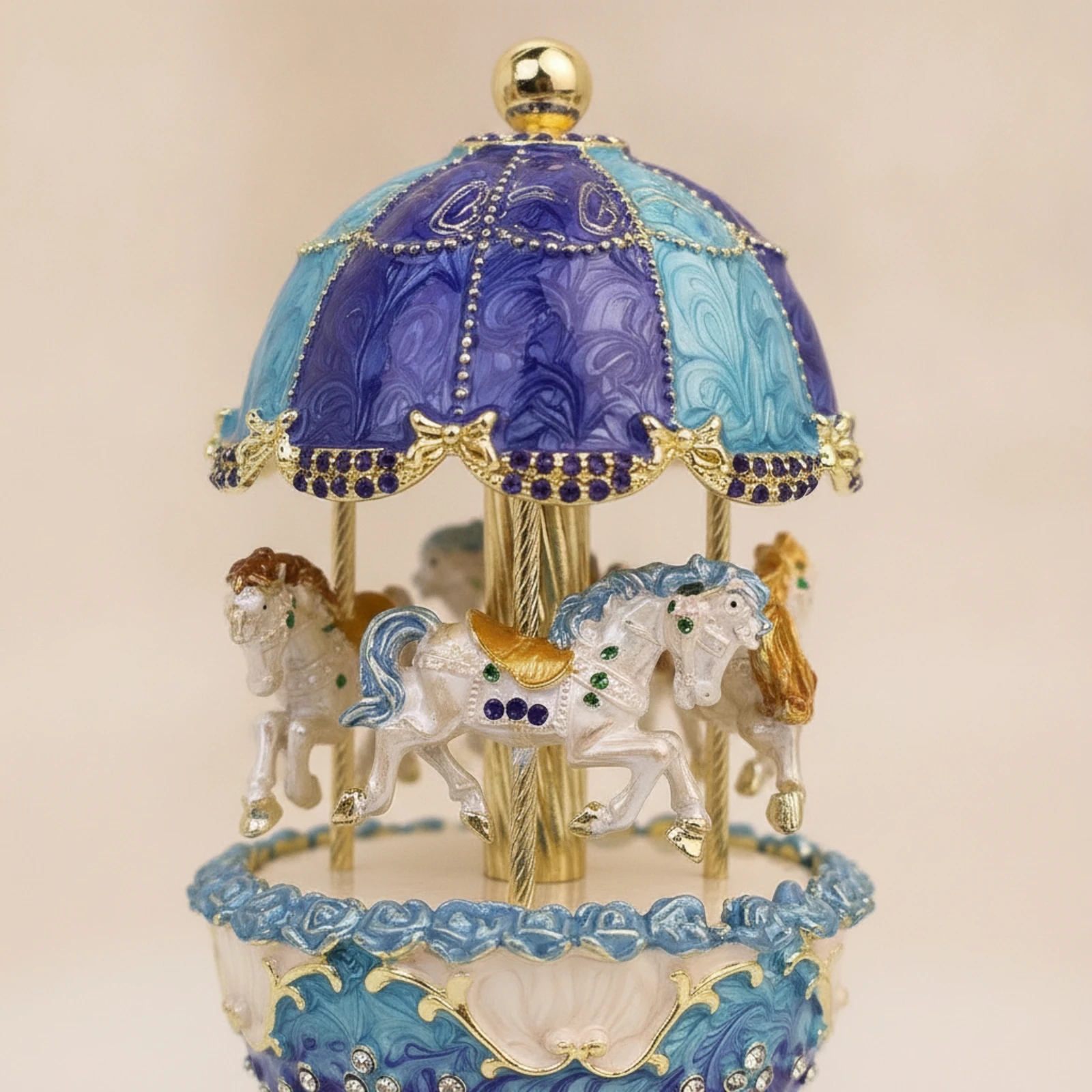 Carousel Melody Box Vintage-Inspired Melody Box with Horses Carousel Figurine Collectible Tabletop Decor Rotating for Collectors