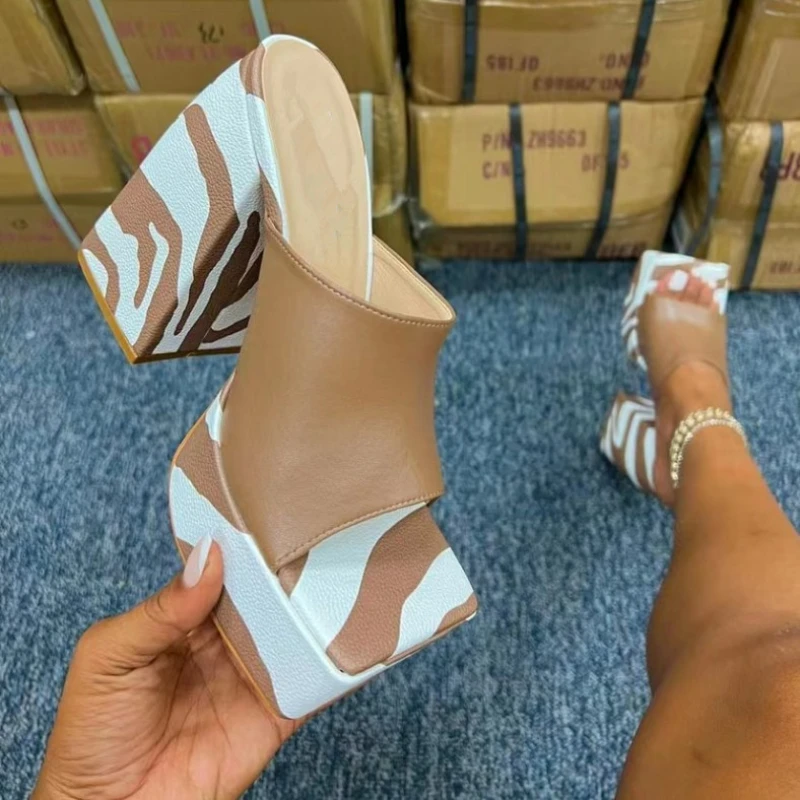 2022 New WOMEN Color Printing Square Head Thick Bottom Thick Heel One-line Slippers Women\'s Large Size High-heeled Sandals