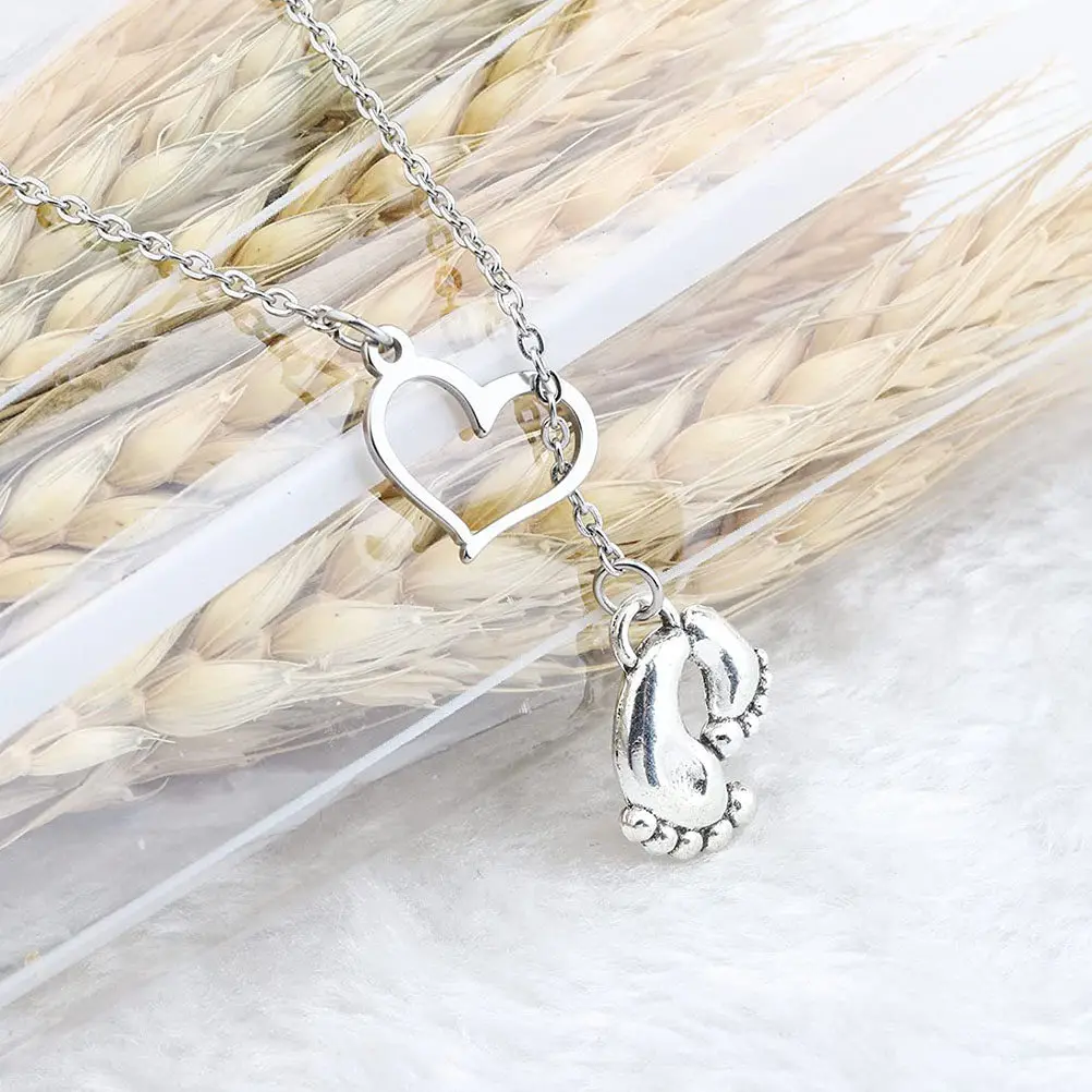 Collar con Colgante de Pies de Bebé, Regalo Único para Mamás Primerizas, Baby Shower, Día de la Madre, Joyería con Colgante de Corazón y Cadena para Clavícula