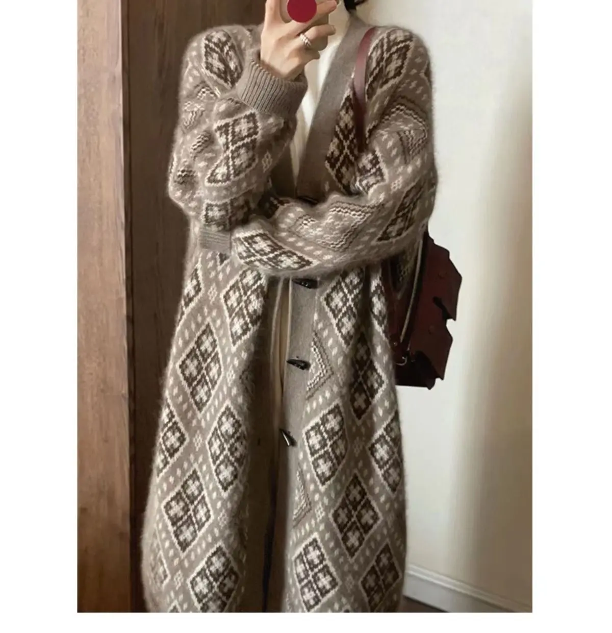 

2025 Autumn/Winter Stylish and Unique Vintage Long-Sleeved Knitted Cardigan Sweater