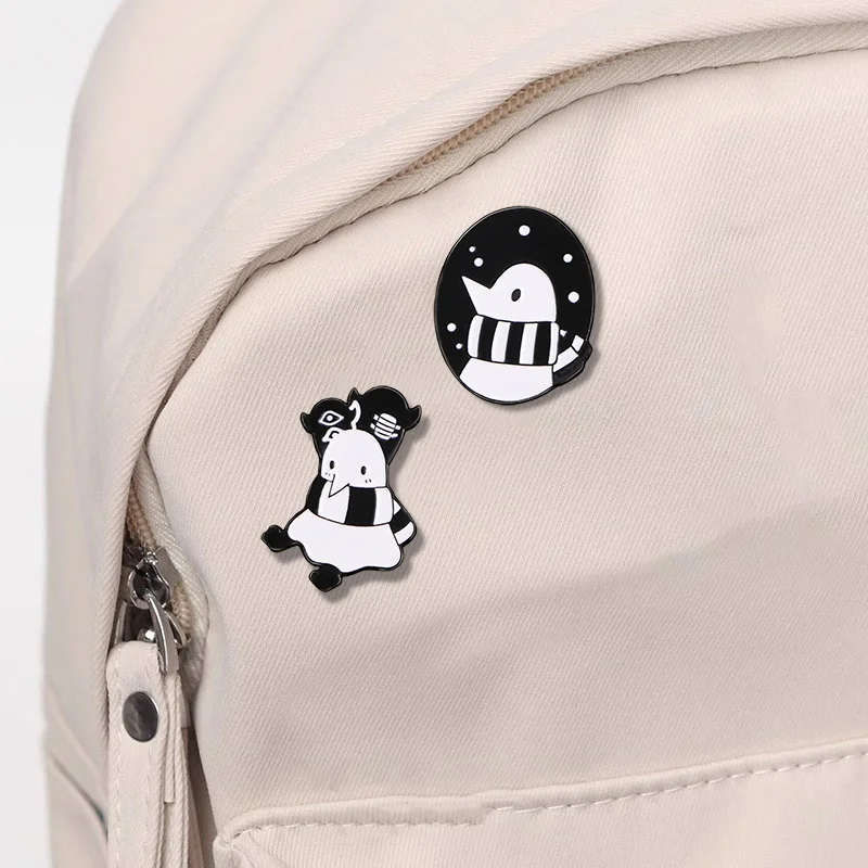 4 Styles Statement Space Penguin Man Enamel Pins Black And White Colors Alien Brooches Animal Badge