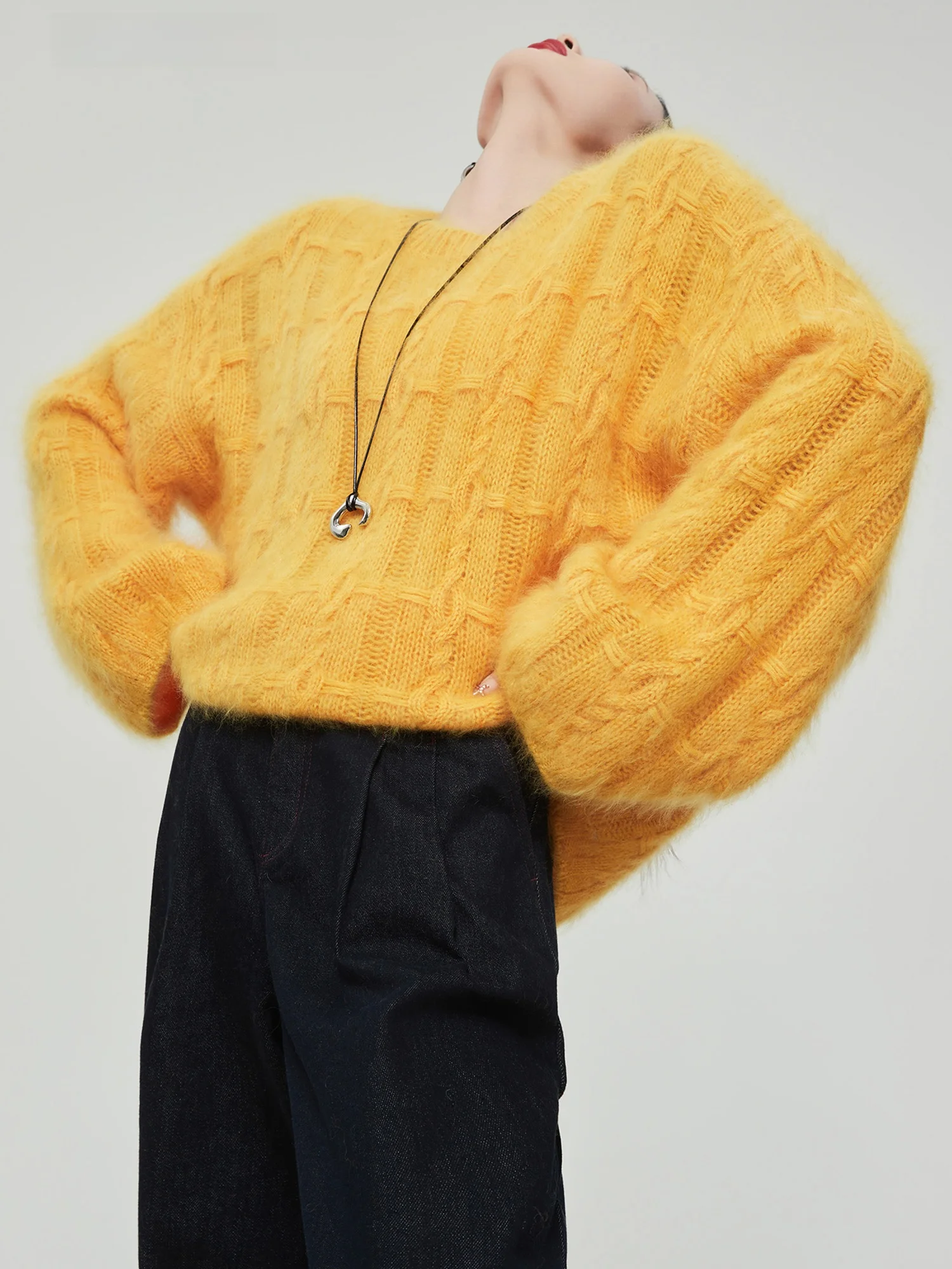 

Свободный вязаный свитер с круглым вырезом для женщин, осенне-зимний, гусино-желтый, с узором косы, комфортный, пушистый, модный топ